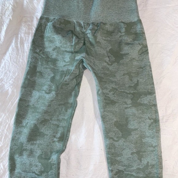 2 gymshark camo seamless sets - purple and green - Picture 8 of 16
